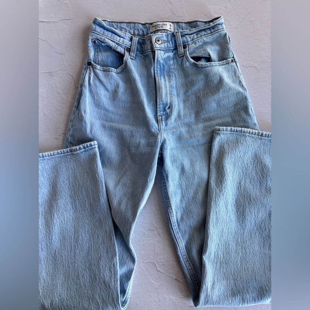 Abercrombie & Fitch The 90’s Straight Ultra High Rise Curve Love Jean - Picture 3 of 6